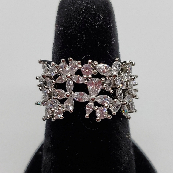 Diamond Flower Ring Stunning Simulated Stones Suze 8 - Picture 7 of 13
